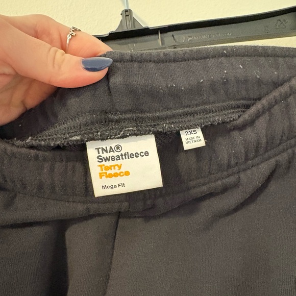 Aritzia TNA Terry Fleece Cargo Shorts XXS - Picture 5 of 5